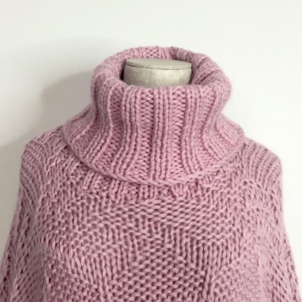 100% wool Elegant Mauve Turtleneck Poncho Sweater - Picture 7 of 13